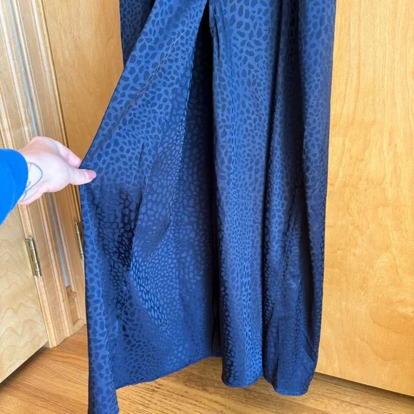Baltic Born Maxi Dress Womens Medium Navy Blue Leopard Jacquard Wrap V-Neck New - Picture 4 of 8